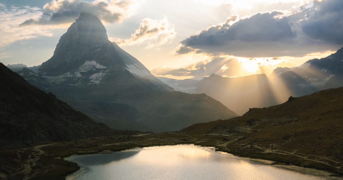 A Valais mountain lake where camping is prohibited across the whole commune.