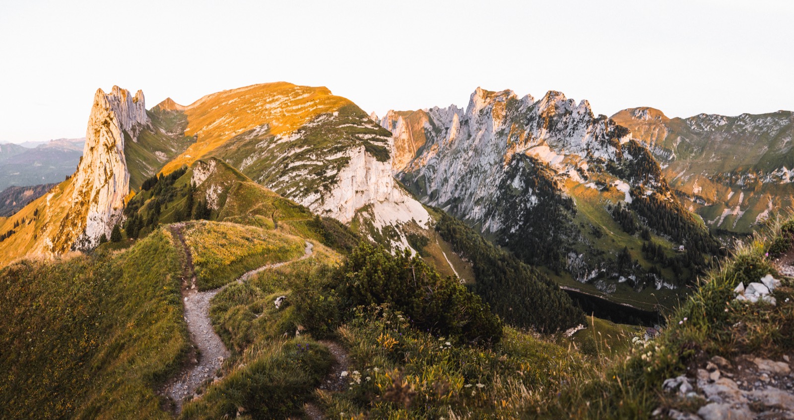 The ridge to the Saxer Lücke in evening light, with the hiking trail along the crest and the rock towers of the Alpstein.